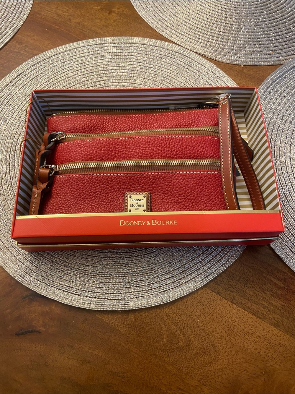 Dooney & Bourke red tri zip leather gift wristlet NWT - Picture 5 of 7